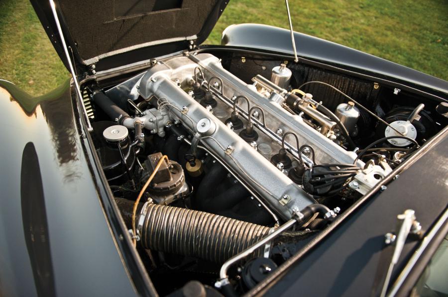 Моторный отсек Aston Martin DB4 (910/R) 1962 года  (фото 17 из 27)